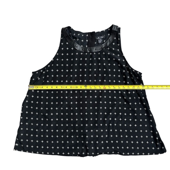 Miss Lili Black and White Cross Pattern Tank Top Sleveless Shirt Size 3X - Picture 4 of 6